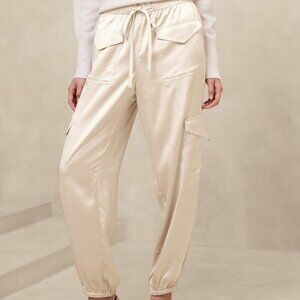 Brand New-Banana Republic Santin Cargo Jogger Size small Color: Oyster